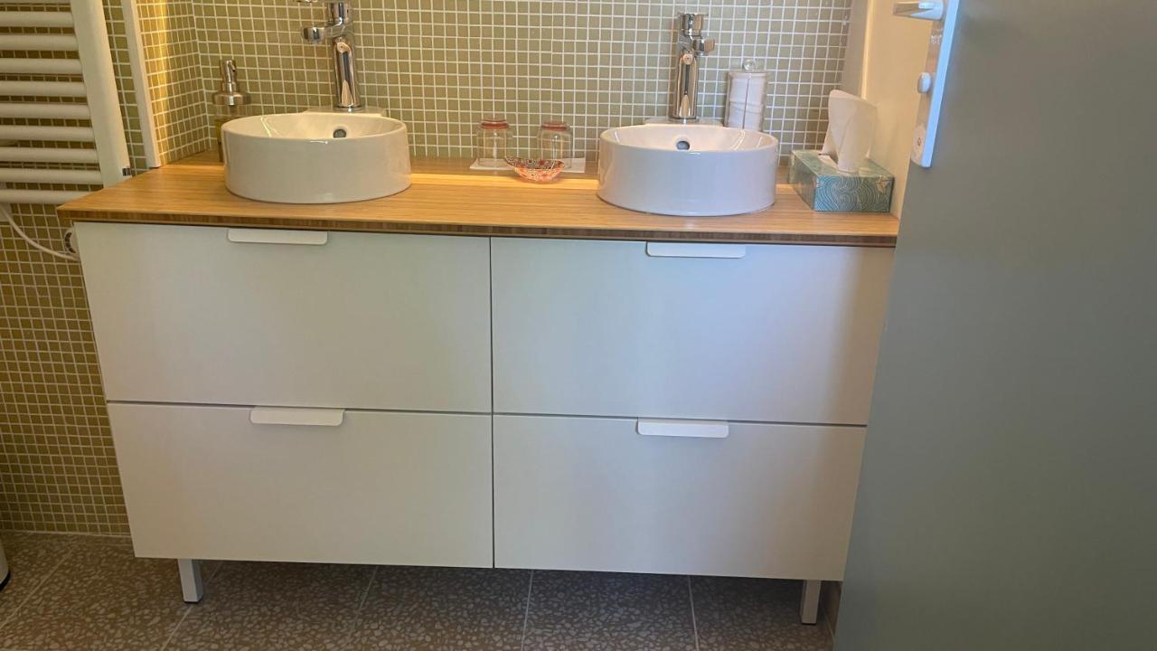 Au Coeur Du Vieux Toulon Au Calme Appartement Renove Climatise Confortable Etage Eleve Avec Ascenseur Proche Parking Et Toutes Commodites Exterior foto