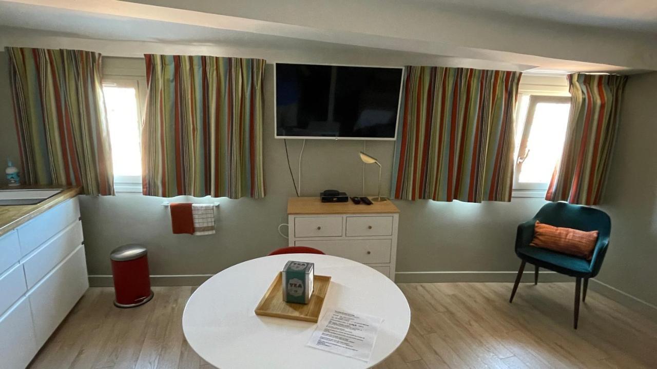 Au Coeur Du Vieux Toulon Au Calme Appartement Renove Climatise Confortable Etage Eleve Avec Ascenseur Proche Parking Et Toutes Commodites Exterior foto