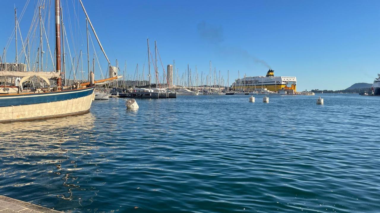 Au Coeur Du Vieux Toulon Au Calme Appartement Renove Climatise Confortable Etage Eleve Avec Ascenseur Proche Parking Et Toutes Commodites Exterior foto